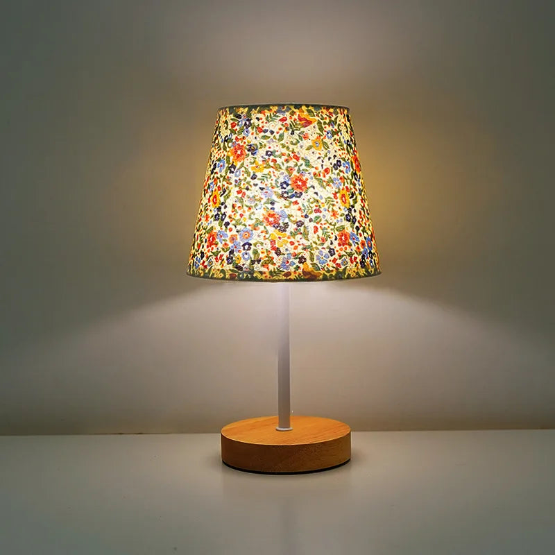 Lámpara de escritorio pequeña Usb de tela de madera maciza, lámpara de noche para dormitorio, estudio, dormitorio, luz Led nocturna, decoración de luz de ambiente creativa