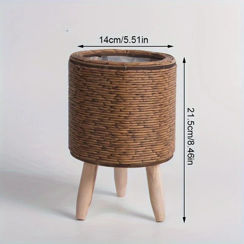 Encantadora maceta rústica de ratán con patas de madera, cesta de almacenamiento tejida versátil para plantas de interior/exterior y decoración