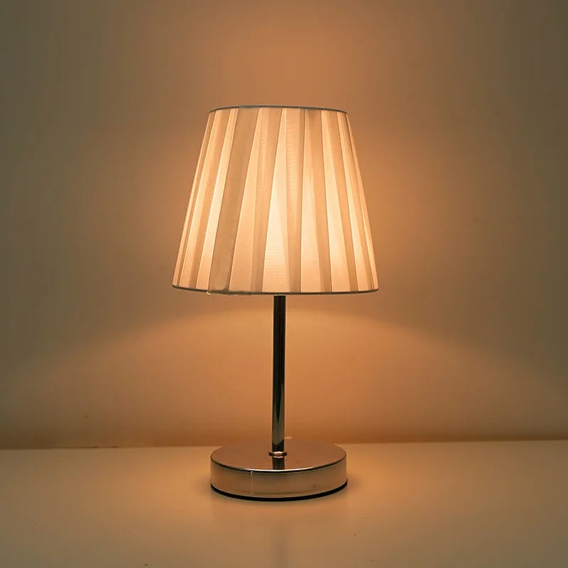 Lámpara de escritorio pequeña Usb de tela de madera maciza, lámpara de noche para dormitorio, estudio, dormitorio, luz Led nocturna, decoración de luz de ambiente creativa