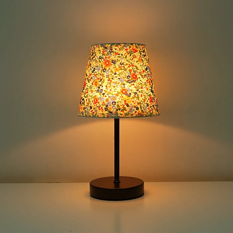 Lámpara de escritorio pequeña Usb de tela de madera maciza, lámpara de noche para dormitorio, estudio, dormitorio, luz Led nocturna, decoración de luz de ambiente creativa