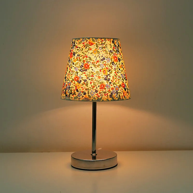 Lámpara de escritorio pequeña Usb de tela de madera maciza, lámpara de noche para dormitorio, estudio, dormitorio, luz Led nocturna, decoración de luz de ambiente creativa