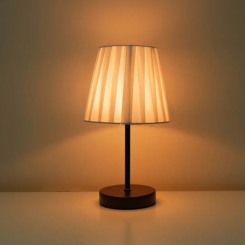 Lámpara de escritorio pequeña Usb de tela de madera maciza, lámpara de noche para dormitorio, estudio, dormitorio, luz Led nocturna, decoración de luz de ambiente creativa