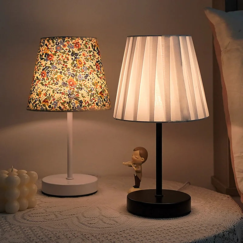 Lámpara de escritorio pequeña Usb de tela de madera maciza, lámpara de noche para dormitorio, estudio, dormitorio, luz Led nocturna, decoración de luz de ambiente creativa